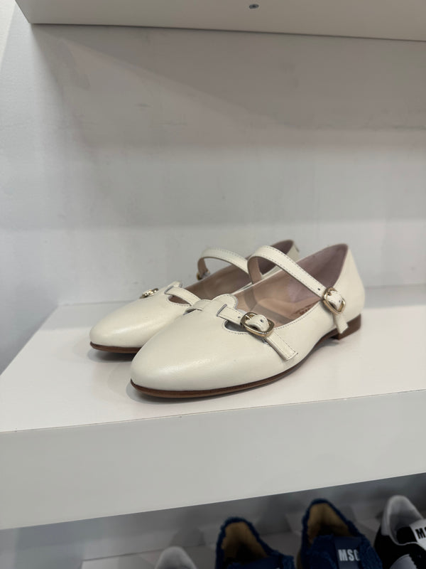 Beberlis Cream Buckle Design Mary Jane